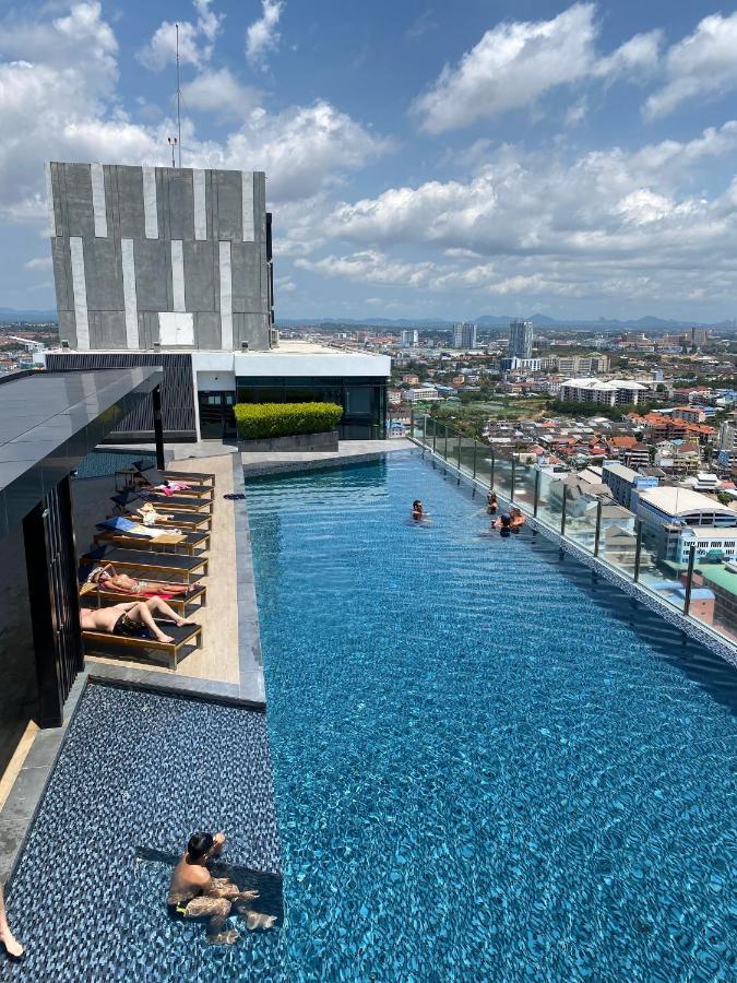 Apartamento The Base In Pattaya Exterior foto